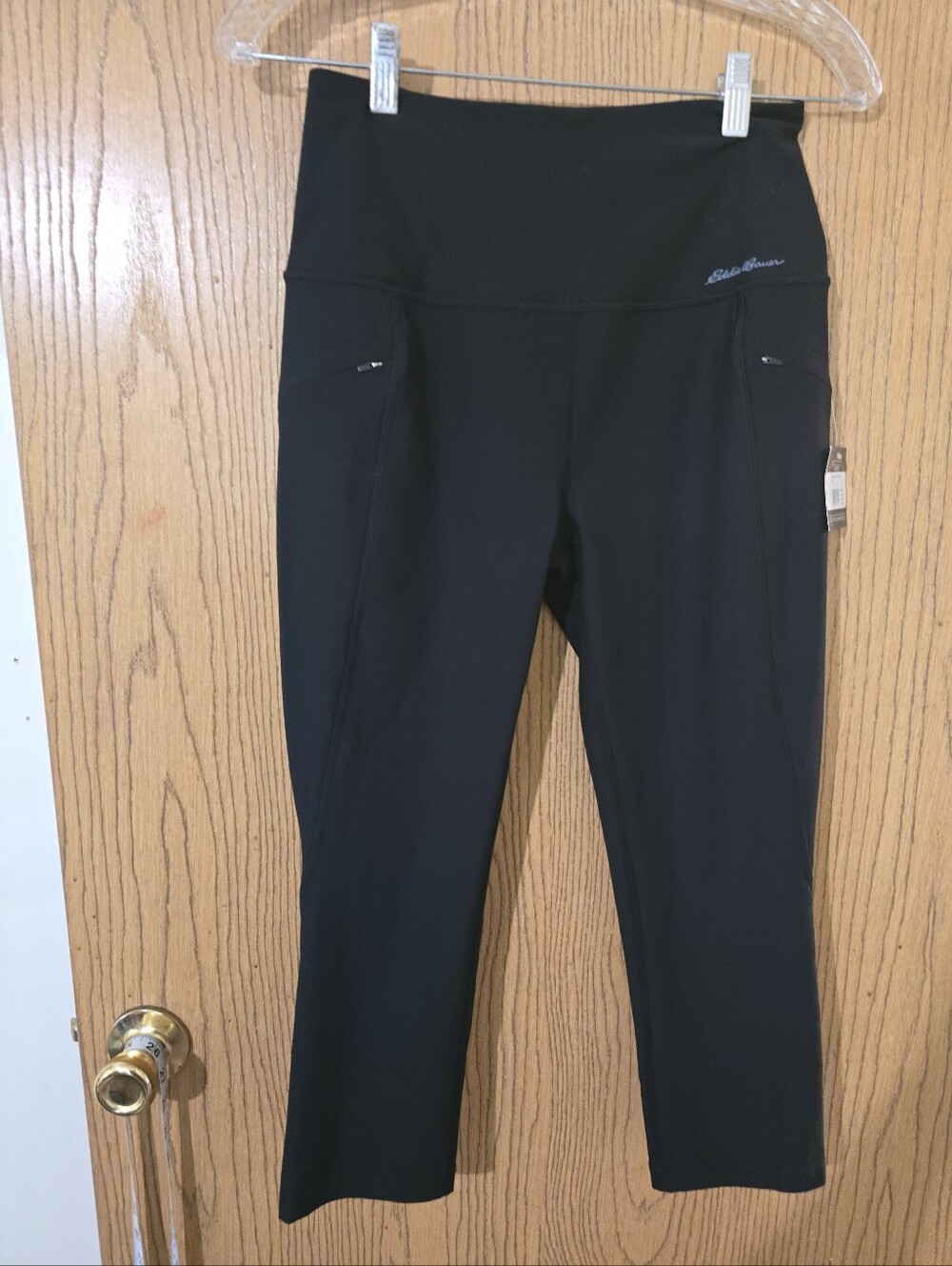 Nwt.Eddie Bauer Trail Tight Capri Moisture Wicking UPF 50. Zip Pockets.